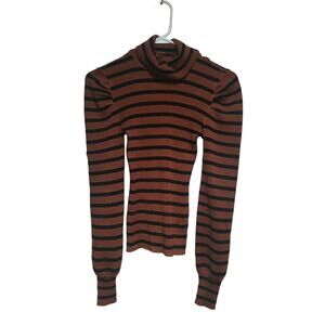 Almost Famous Juniors Sweater Size Medium